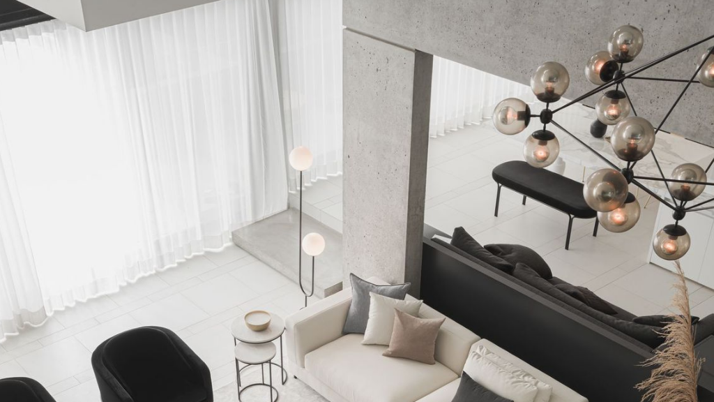 Uma Floor Lamp