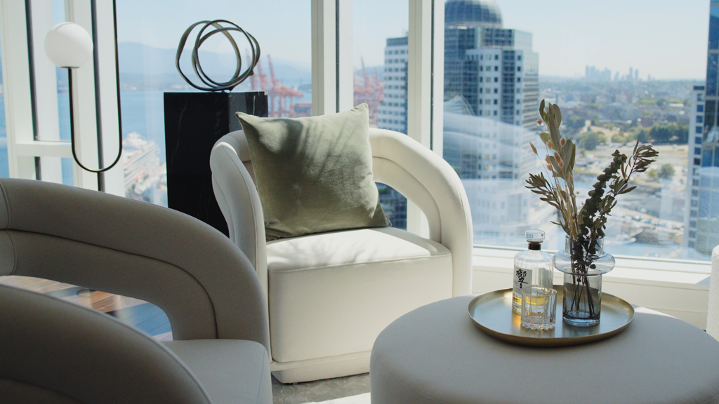 Mia Lounge Chair