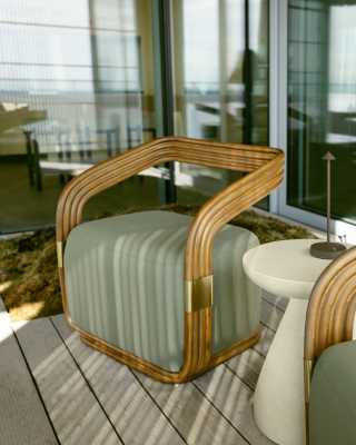 Curva Outdoor Lounge Chair